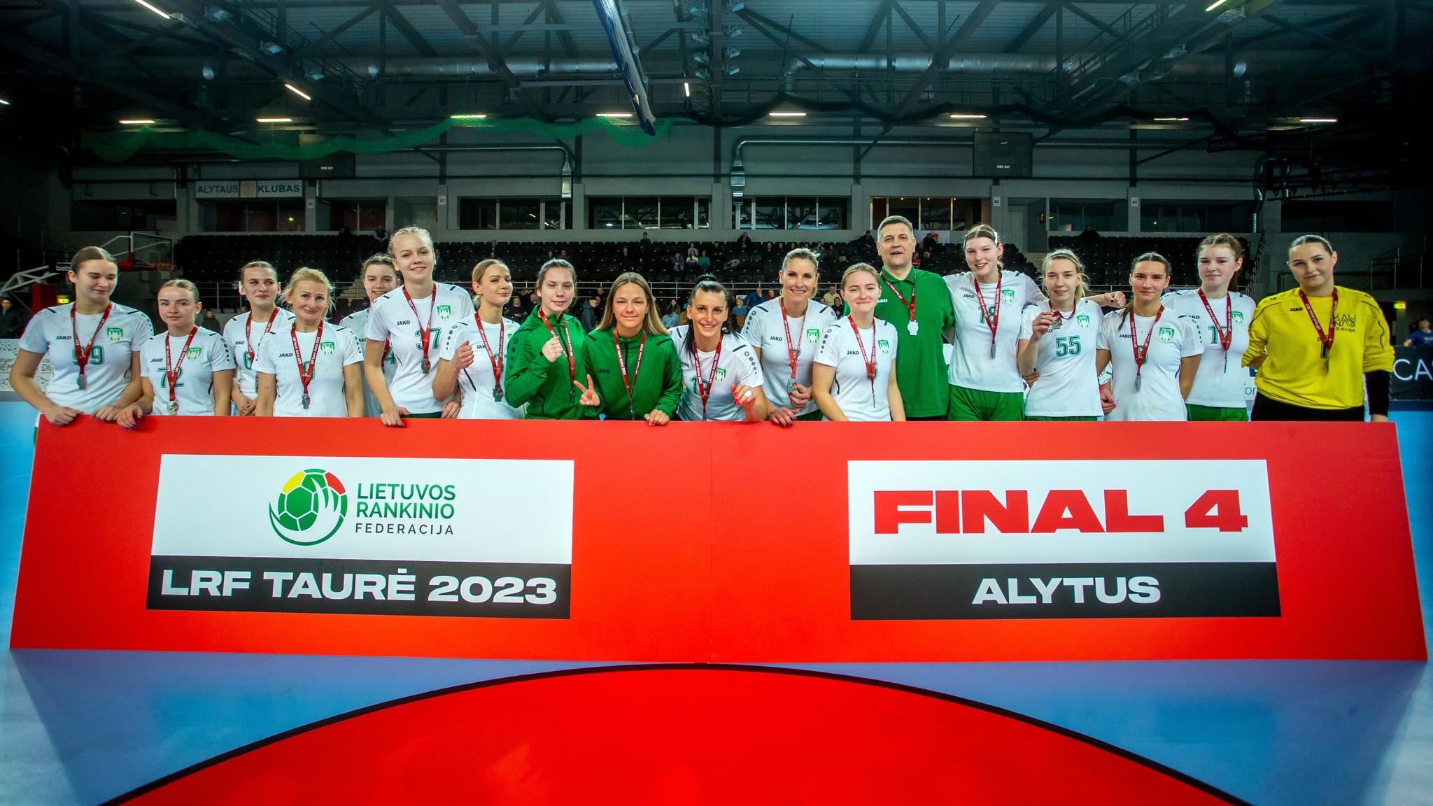 Read more about the article Sekmadienį Alytuje baigėsi 2023 LRF taurės varžybos. Žalgirietės finalo rungtynėse nusileido Kauno rajono „Cascada – HC Garliava SM“ komandai rezultatu 36:24 (23:12) ir pasidabino sidabro medaliais.