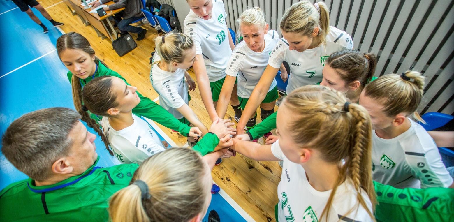 Read more about the article Žalgirietės iškovojo antrąją pergalę Lietuvos moterų rankinio lygoje rezultatu 29:26 (13:12).