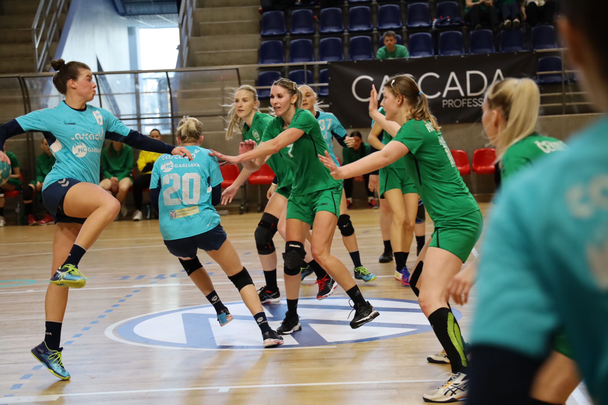 Read more about the article Pirmosios pusfinalio rungtynės baigėsi varžovių iš Garliavos pergale rezultatu 40:26, tad serijoje iki dviejų pergalių atsiliekame 0:1